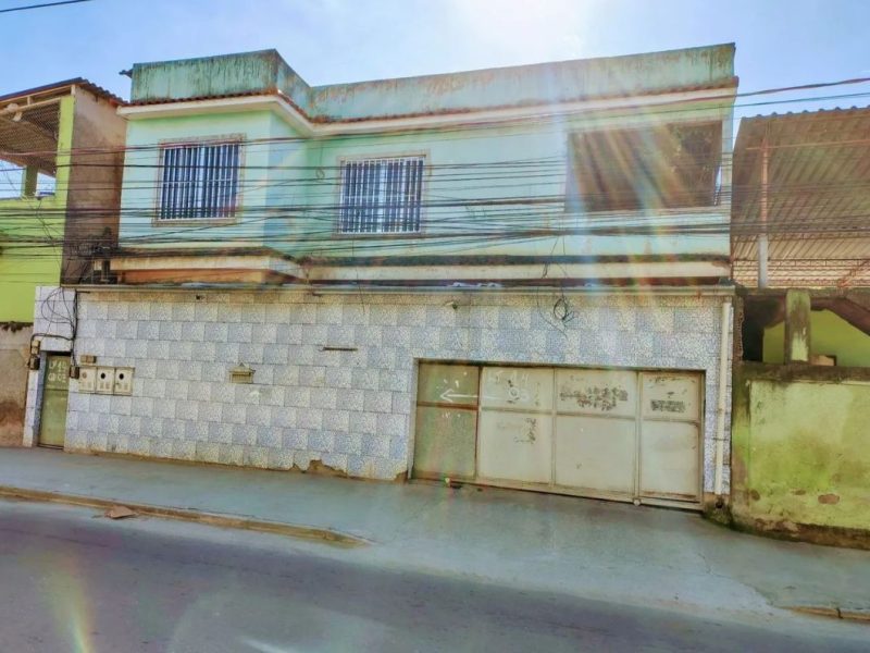 Venda de Terreno com 07 Casas em Belford Roxo