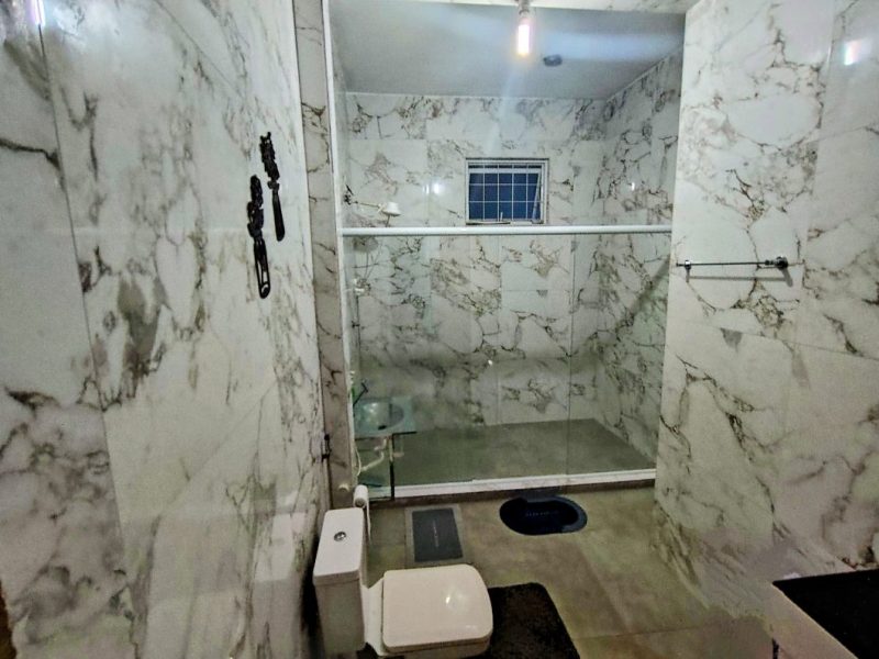 VENDA DE TERRENO COM SETE CASAS