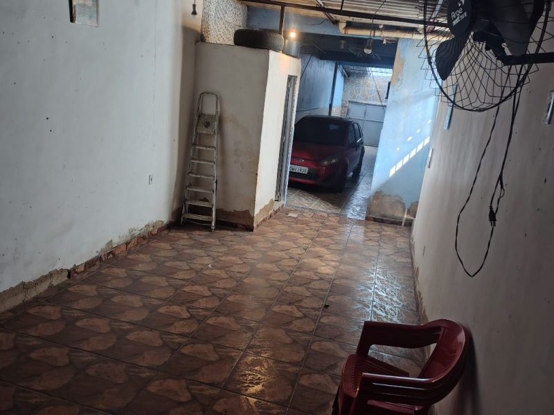 VENDA DE TERRENO COM SETE CASAS