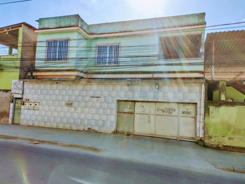 VENDA DE TERRENO COM SETE CASAS