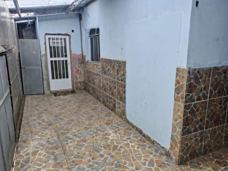 Venda de Terreno com 07 Casas em Belford Roxo