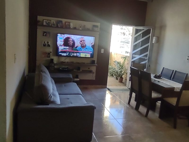 VENDA DE TERRENO COM SETE CASAS